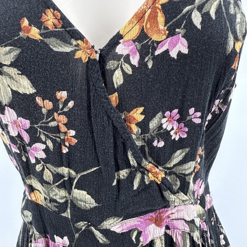 AMERICAN EAGLE Women's Floral Jumpsuit V-Neck Split Leg‎ Flowy Size Medium - Picture 3 of 4